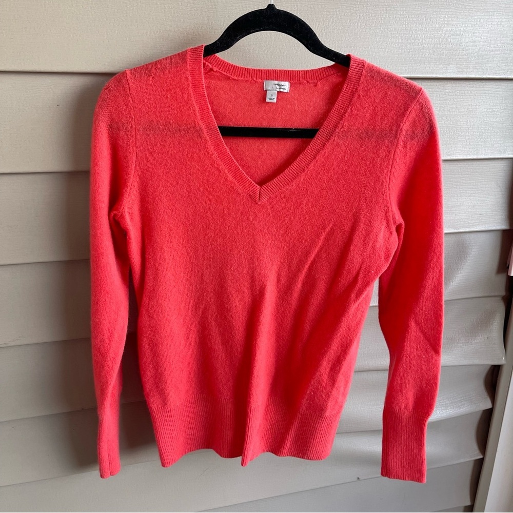 Halogen Cashmere Sweater Small Coral V Neck Sweatshirt‎ Soft Colorful Carrier